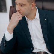 От бизнесмена до криптоэксперта — трансформация Льва Ефремова